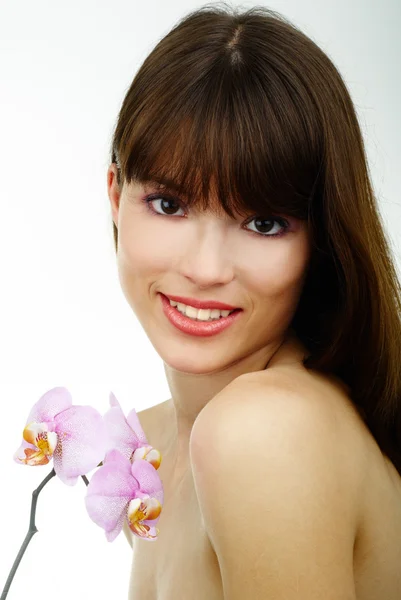 Vrouw met een orchidee — Stockfoto