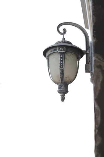 Close-up vista de estilo antigo lanterna de rua na parte traseira branca — Fotografia de Stock