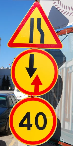 Tres señales de tráfico amarillas — Foto de Stock