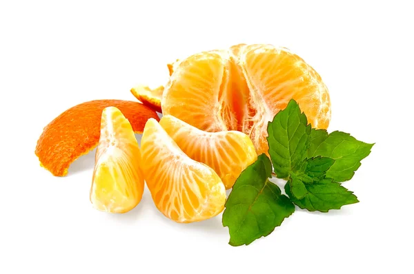 Mandarine mit Minze und Scheiben gereinigt — Stockfoto