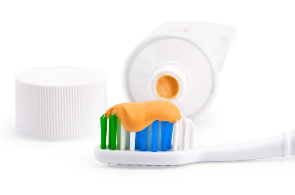 Tandborste med orange tandkräm — Stockfoto