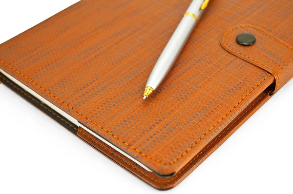 Ноутбук с ручкой — стоковое фото