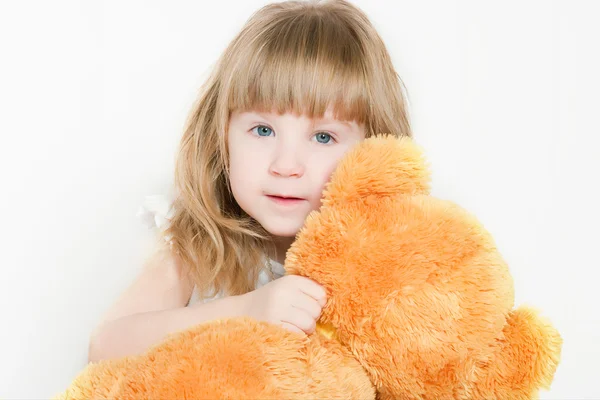 Dívka a medvěd — Stock fotografie