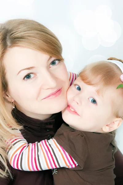 Boldog anya és a csecsemő — Stock Fotó