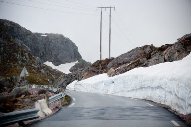kötü hava koşulları sırasında Norveç yol