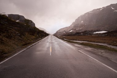 kötü hava koşulları sırasında Norveç yol