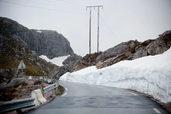 Norwegian road during bad weather — Stock Photo, Image