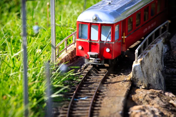 Μικροσκοπικό τραίνο σε μικρογραφία Ελβετία — Φωτογραφία Αρχείου