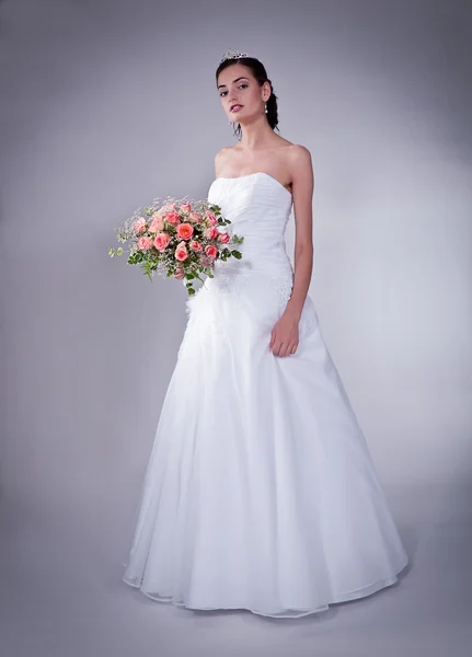 Frauen im Hochzeitskleid — Stockfoto