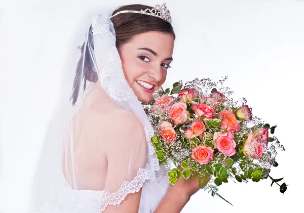 Frau im Brautkleid mit Blumenstrauß. — Stockfoto