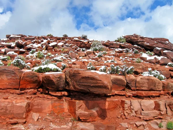 Abstraktní červená hora kamenné haldy, kaňon detaily. — Stock fotografie