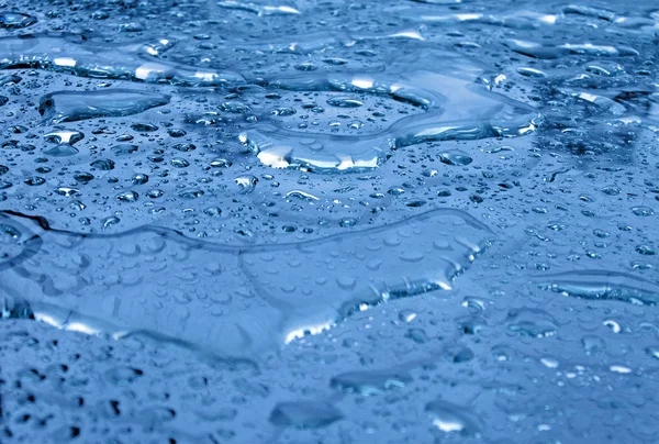 抽象蓝色水滴表面，天气详情. — 图库照片
