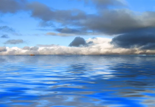 Wolken und Ozean, Tageslicht Wettervielfalt, Natur. — Stockfoto