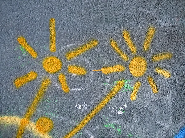 Streszczenie żółte kwiaty na asfalcie, szczegóły malowanie graffiti — Zdjęcie stockowe