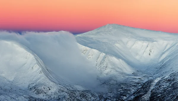 Vinterlandskap i bergen — Stockfoto
