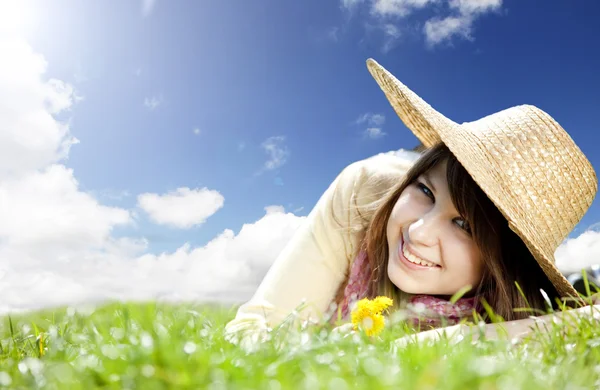 Beautiful brunette girl in hat at meadow. — Stock Photo, Image