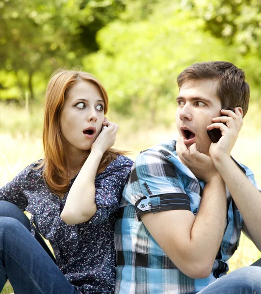 Couple calling by mobile phone at outdoor in summer time. — Stock Photo, Image