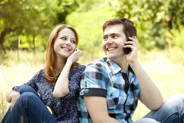 Couple calling by mobile phone at outdoor in summer time. — Stock Photo, Image