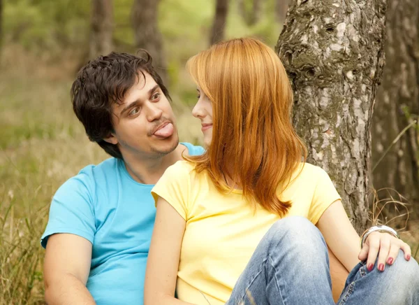 Couple at the park in summer day. — Stock Photo, Image
