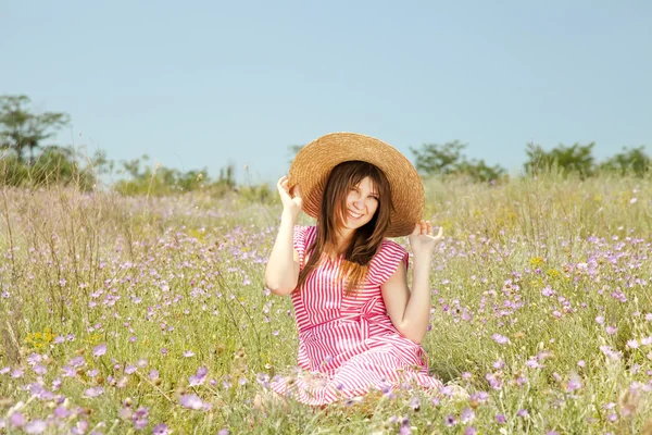 Retro style girl at countryside — Stock Photo, Image