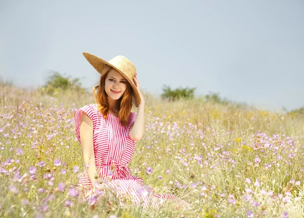 Retro style girl at countryside. — Stock Photo, Image