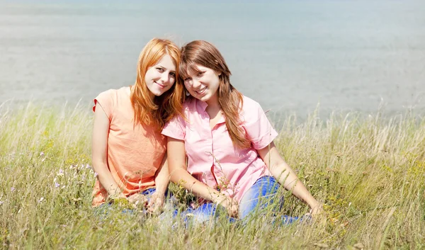 Two girlfriends at countryside — Stock Photo, Image