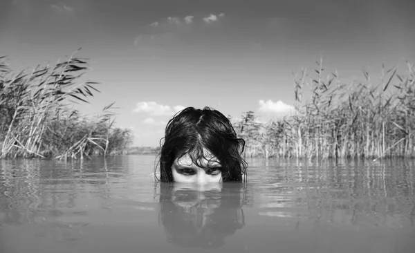 Girl in the river. — Stock Photo, Image