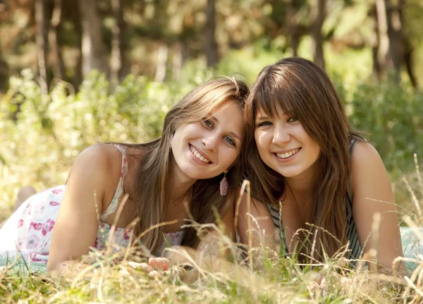Two happy sisters at the park. — Stock Photo, Image