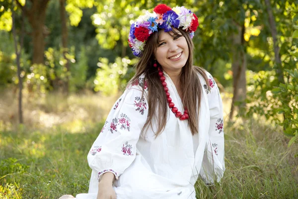 Slav girl with wreath at field — Stock Photo, Image