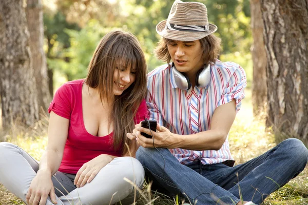 Young couple at outdoors — Stock Photo, Image