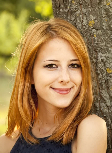 Young woman outdoors portrait. — Stock Photo, Image