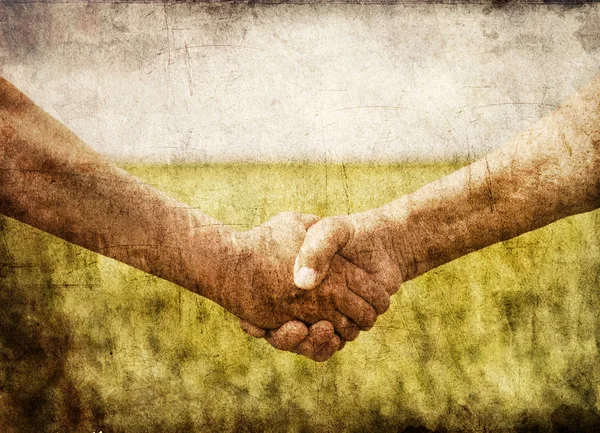 Farmers handshake in green wheat field. — Stock Photo, Image