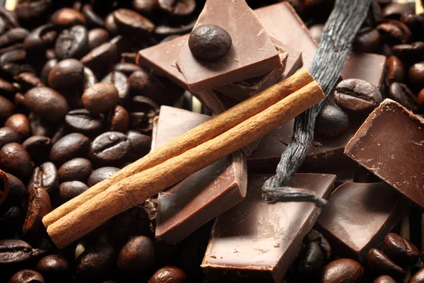 Σοκολάτα και καφέ φασόλια — Φωτογραφία Αρχείου