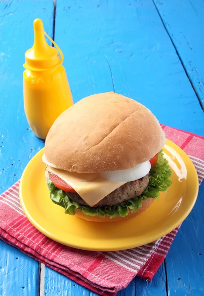 Großer leckerer Burger — Stockfoto