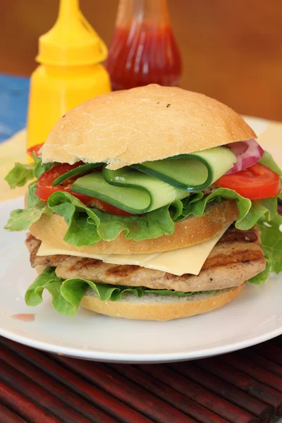 큰 맛 있는 햄버거 — 스톡 사진