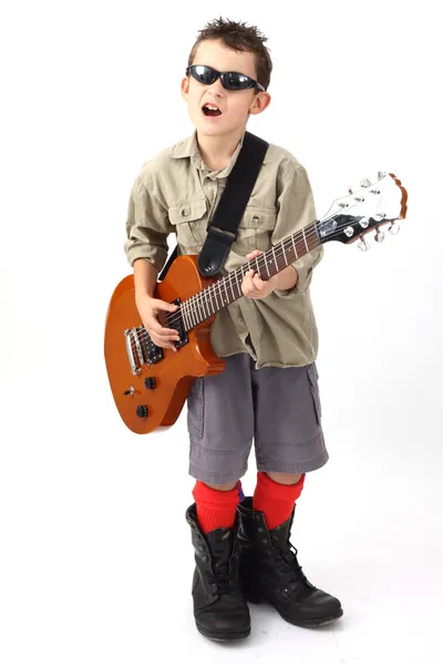 Chlapec, hrál s kytarou — Stock fotografie