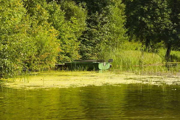 Boat at lake — Stock Photo, Image
