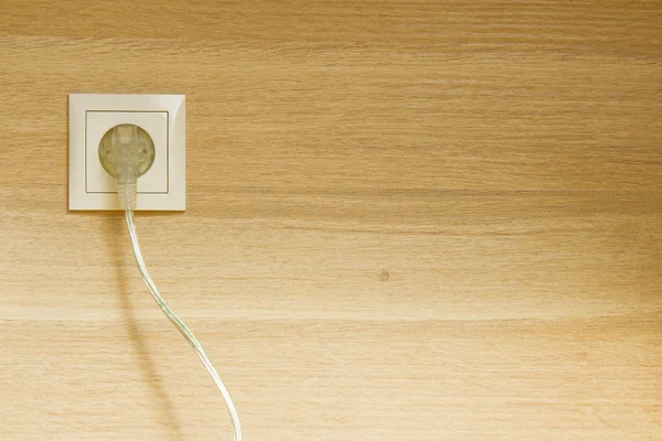 Plug in parede de madeira — Fotografia de Stock