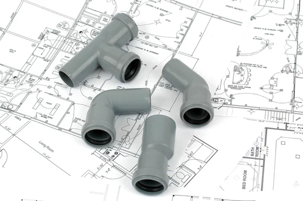 PVC tvarovky pro odvodnění s plány domovní instalace — Stock fotografie