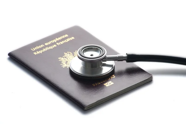 Stethoscop no passaporte — Fotografia de Stock