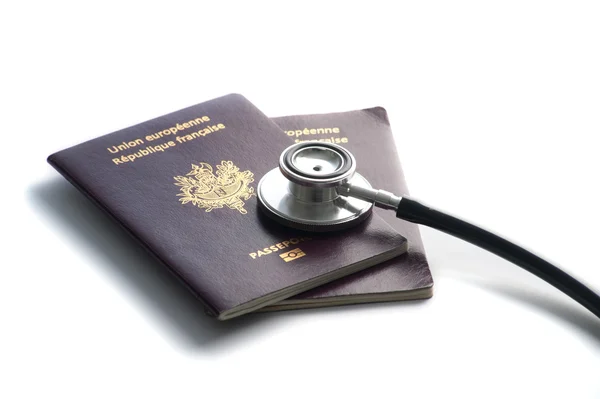 护照上的 stethoscop — 图库照片