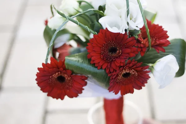 婚礼花束的红色非洲菊 — 图库照片