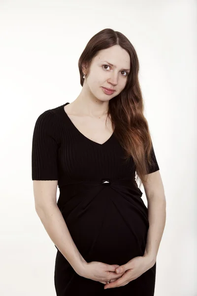 Hermosa mujer embarazada en un vestido negro — Foto de Stock