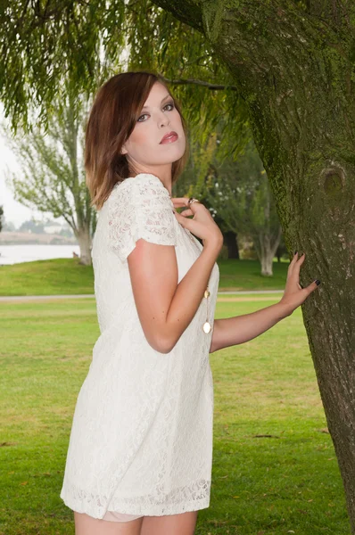 Λευκό φόρεμα — Φωτογραφία Αρχείου