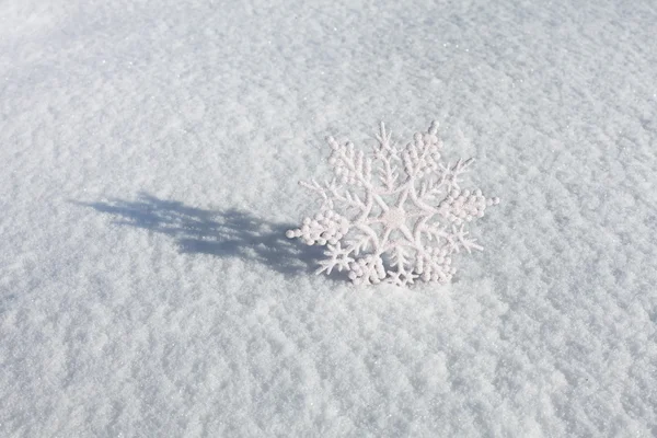 Snowflake in snow — Stock Photo, Image