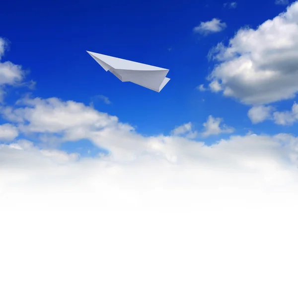Papírrepülők kék égen — Stock Fotó