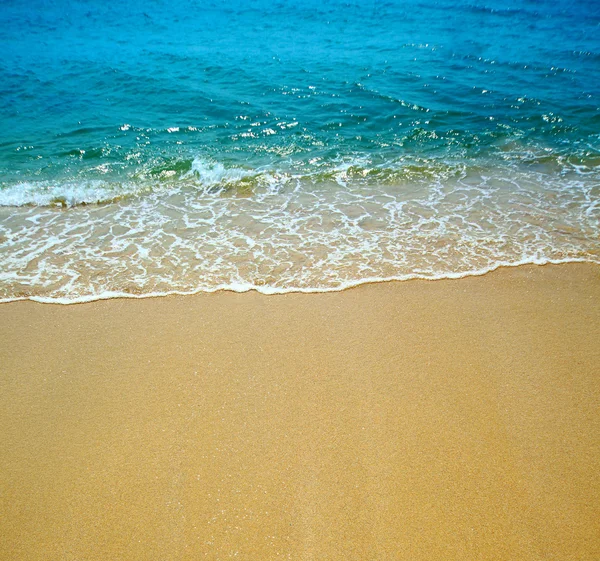 Onda de água e fundo de areia — Fotografia de Stock