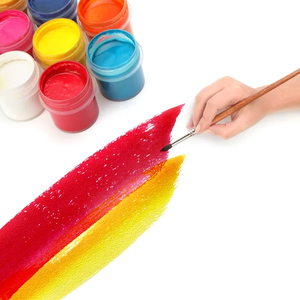 Hand mit Pinsel und Farbe — Stockfoto