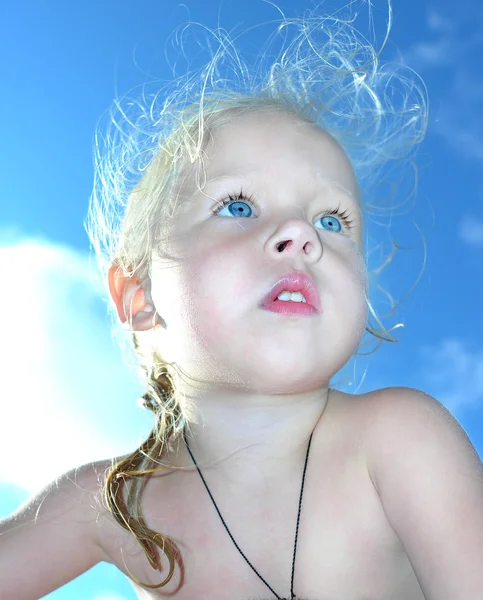 Retrato de una niña pequeña —  Fotos de Stock