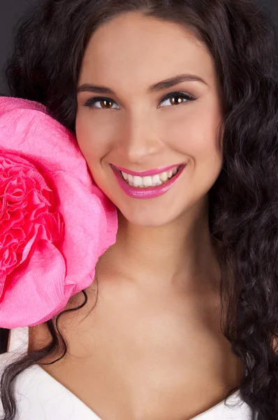 ピンクの口紅を持つセクシーな若い女性 ロイヤリティフリーのストック画像